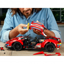 Конструктор LEGO Technic 42125 Ferrari 488 GTE "AF Corse #51"