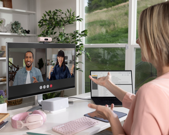 Веб-камера Logitech Brio 500, розовый в Нижнем Новгороде