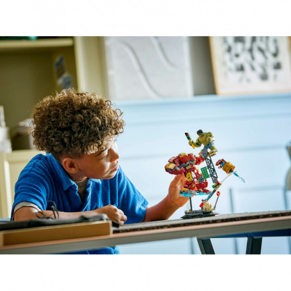 Конструктор LEGO Super Heroes 76343 Легендарная битва Халкбастера против Халка в Нижнем Новгороде